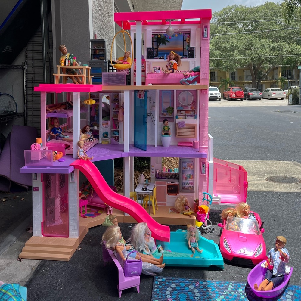 Barbie house bought with no furniture and props, bought separately all props.
